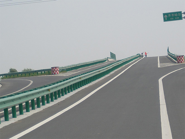 烟台高速公路护栏的材质与规格