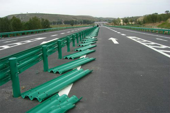 烟台波形护栏的维护与管理确保道路安全的关键步骤