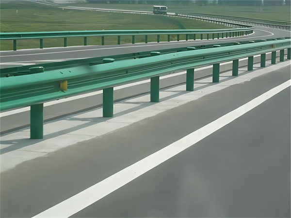 烟台高速护栏板守护安全广泛应用于多个行业